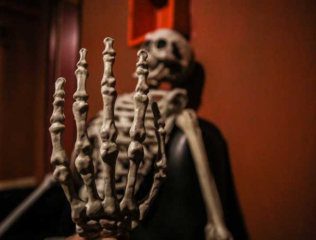escape room Barcelona Galería de cadáveres